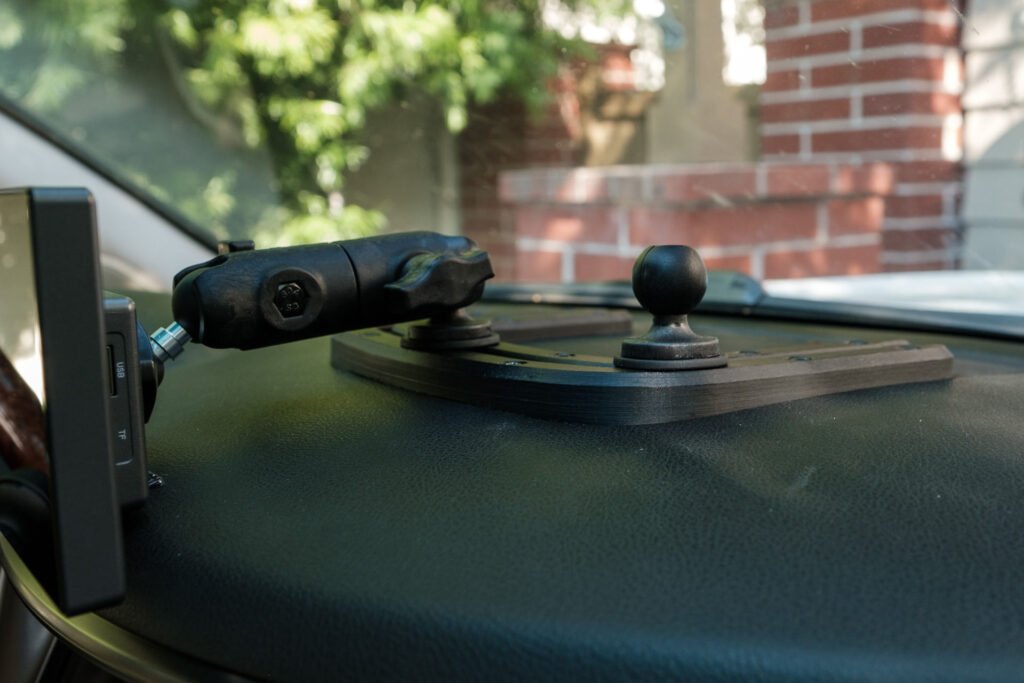 15 Dash accessory mount 2008-2015 Lexus LX570 installed b