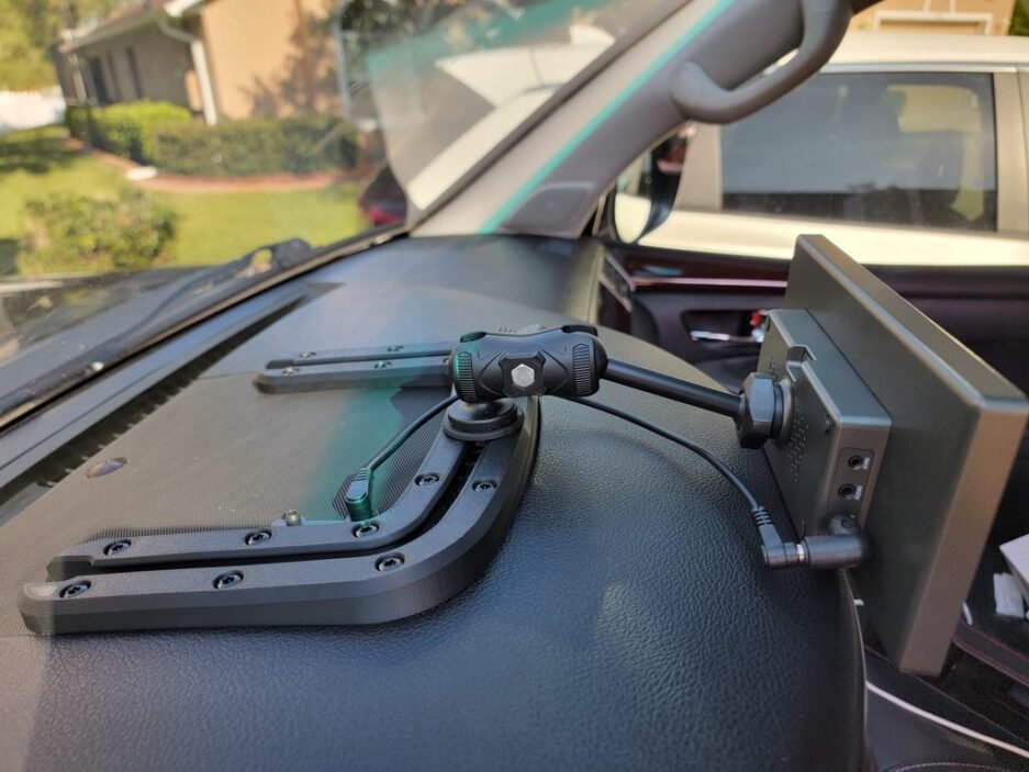 Lexus lx570 device mount guide 9 Lexus LX570 Dash Mount – OEM-Style Accessory Rail (2008–2015)