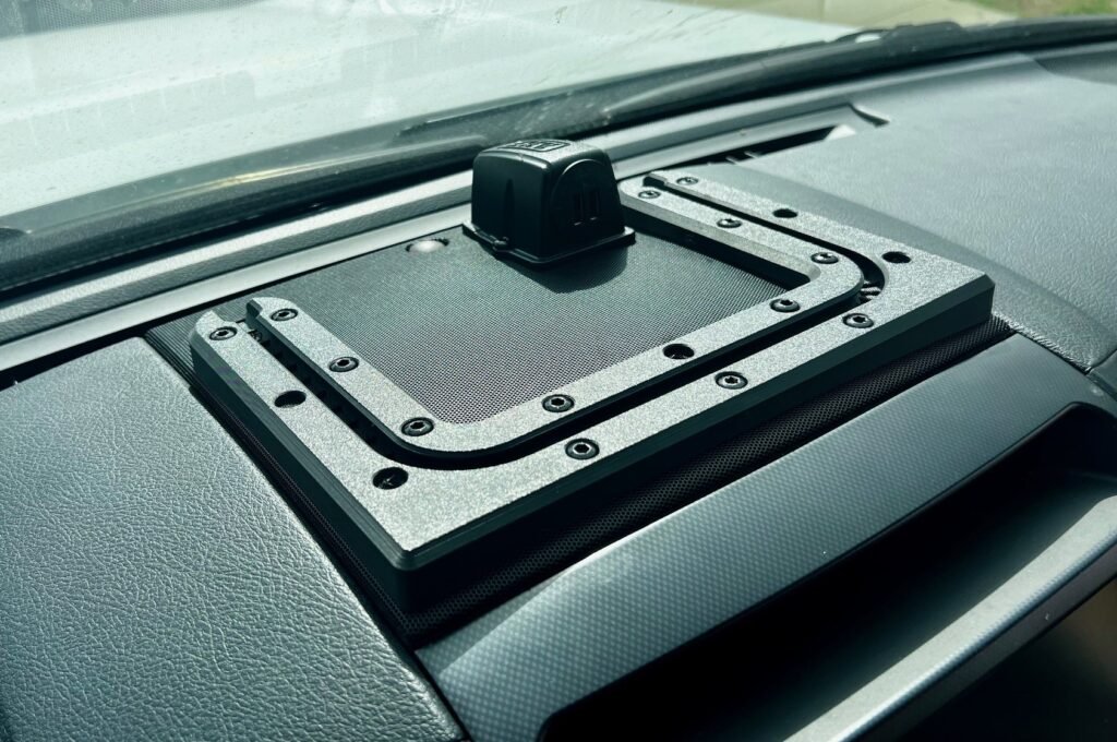 9 Land Cruiser Dash Mount – OEM-Style Accessory Rail (2008–2015 LC200)