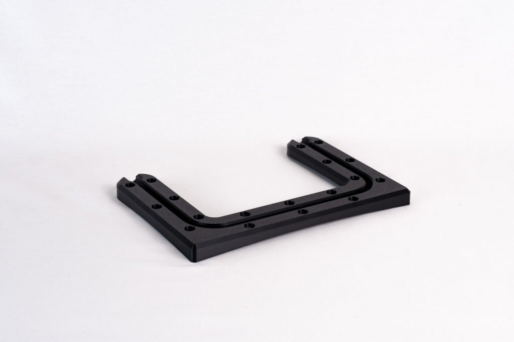 15 Toyota LC200 dash mount – close-up top-down