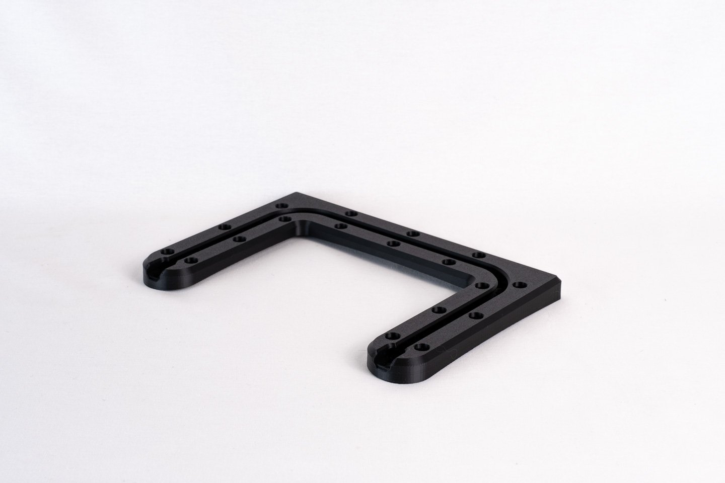 Land Cruiser Dash Mount – OEM-Style Accessory Rail (2008–2015 LC200) - Image 5