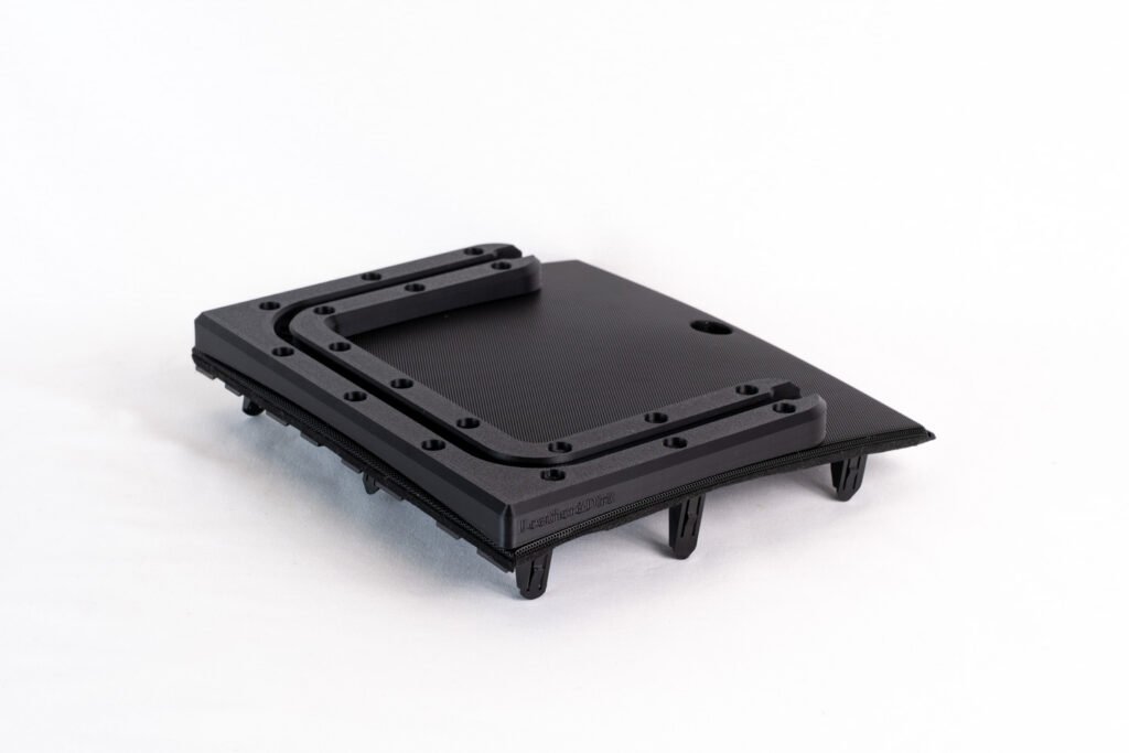 14 Land Cruiser Dash Mount – OEM-Style Accessory Rail (2008–2015 LC200)