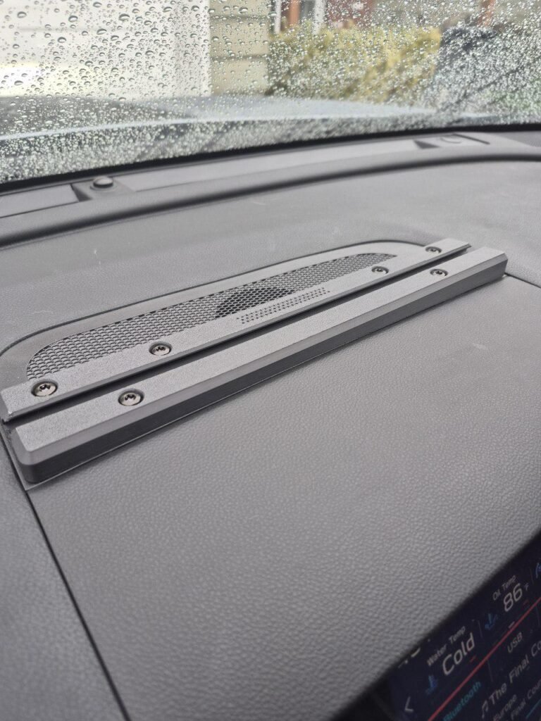 7 Subaru Outback Dash Mount – OEM-Style Accessory Rail (2020–2025)