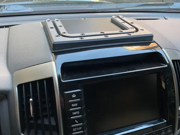 Toyota land cruiser (200 series) phone mount guide 2 iap 600x600.7500899902 c9yykf2t edited, , Toyota Land Cruiser 200 phone mount