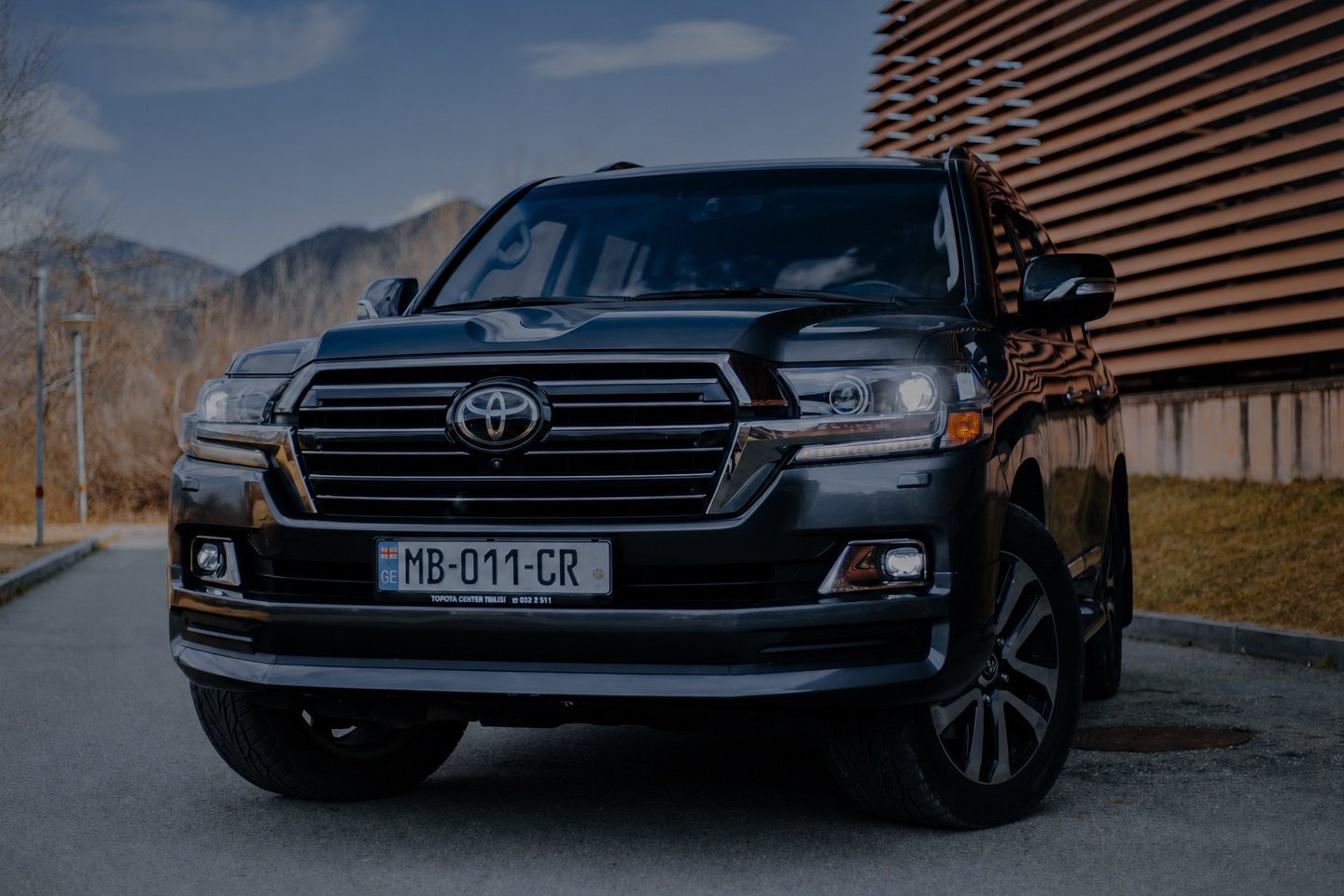 tim vegas r3cA8C6a UA unsplash dark， ， OEM-style accessories for Lexus Land Cruiser G-Wagon